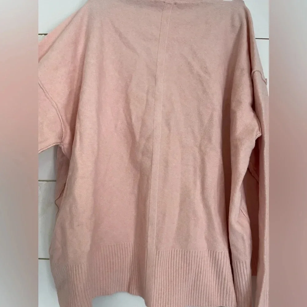 NWOT free people v-neck collar sweater